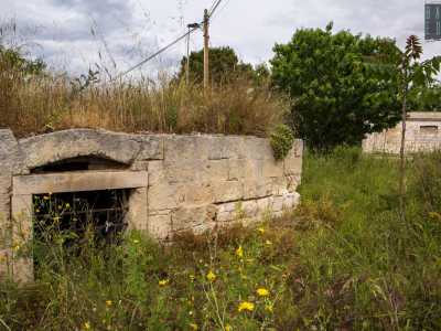 � una delle due �porte� dell�ipogeo Santa Caterina, un vasto insediamento sotterraneo del quale tutt�ora non si conosce l�esatta grandezza